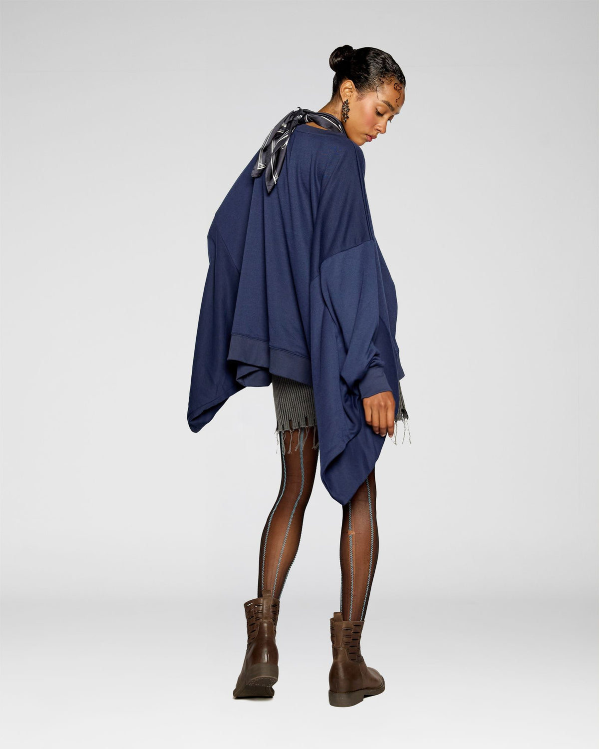 Za7ma Drop-Shoulder Sweatshirt