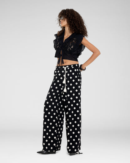 Eyelet heaven top