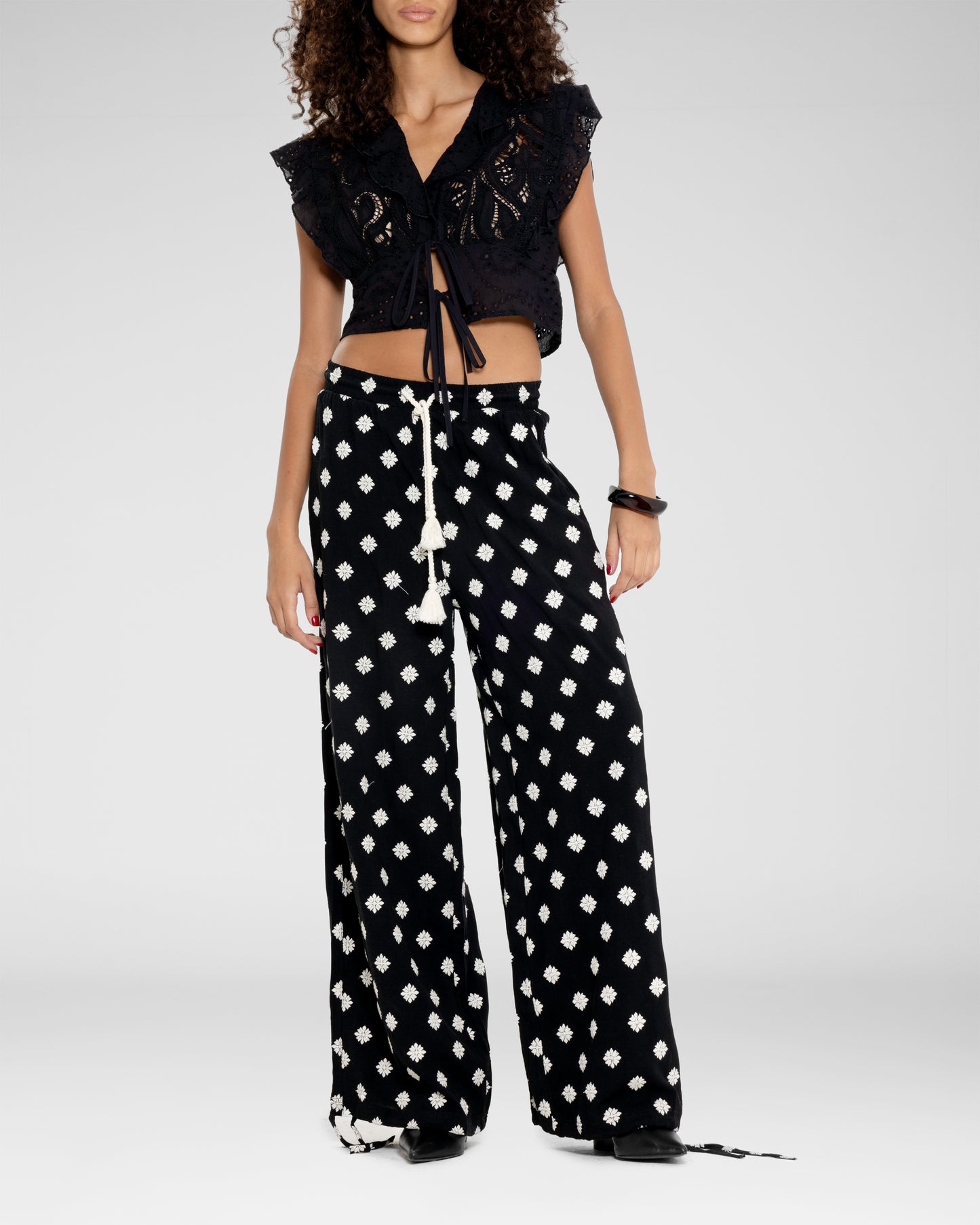 Eyelet heaven top